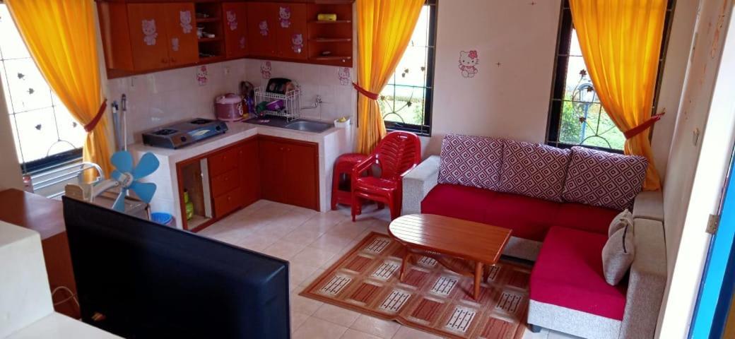 Villa Hello Kitty Kota Bunga Puncak Cinengangirang Εξωτερικό φωτογραφία