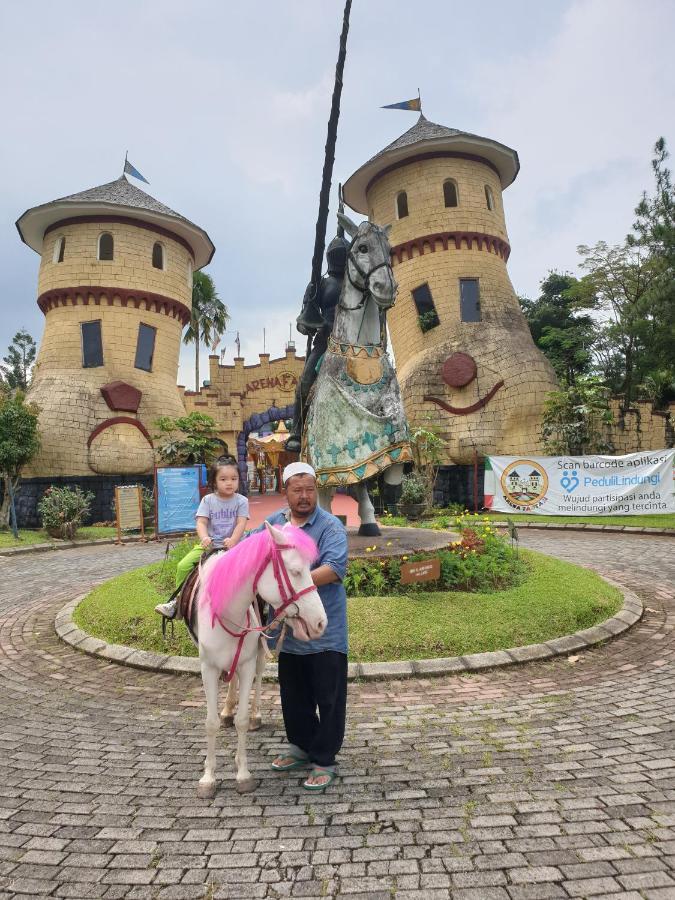Villa Hello Kitty Kota Bunga Puncak Cinengangirang Εξωτερικό φωτογραφία