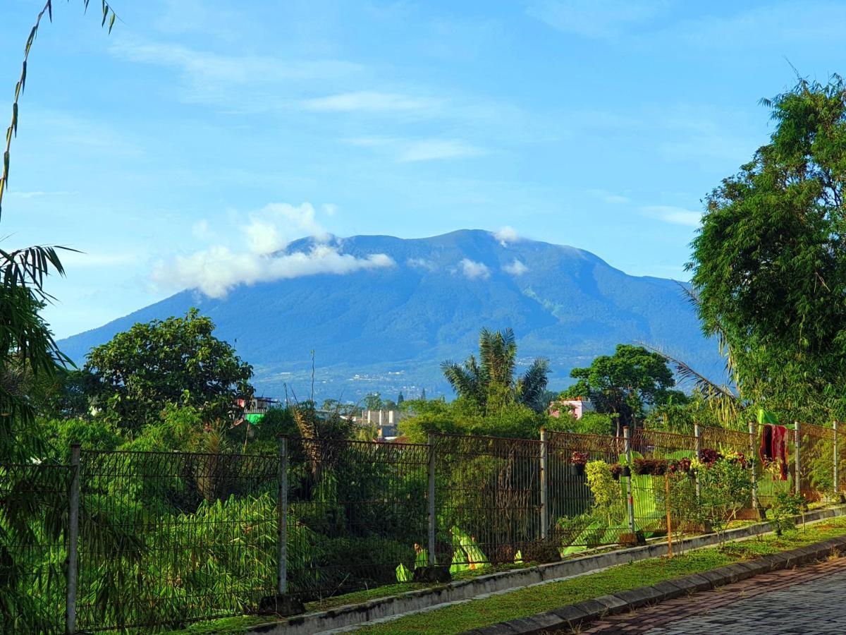 Villa Hello Kitty Kota Bunga Puncak Cinengangirang Εξωτερικό φωτογραφία