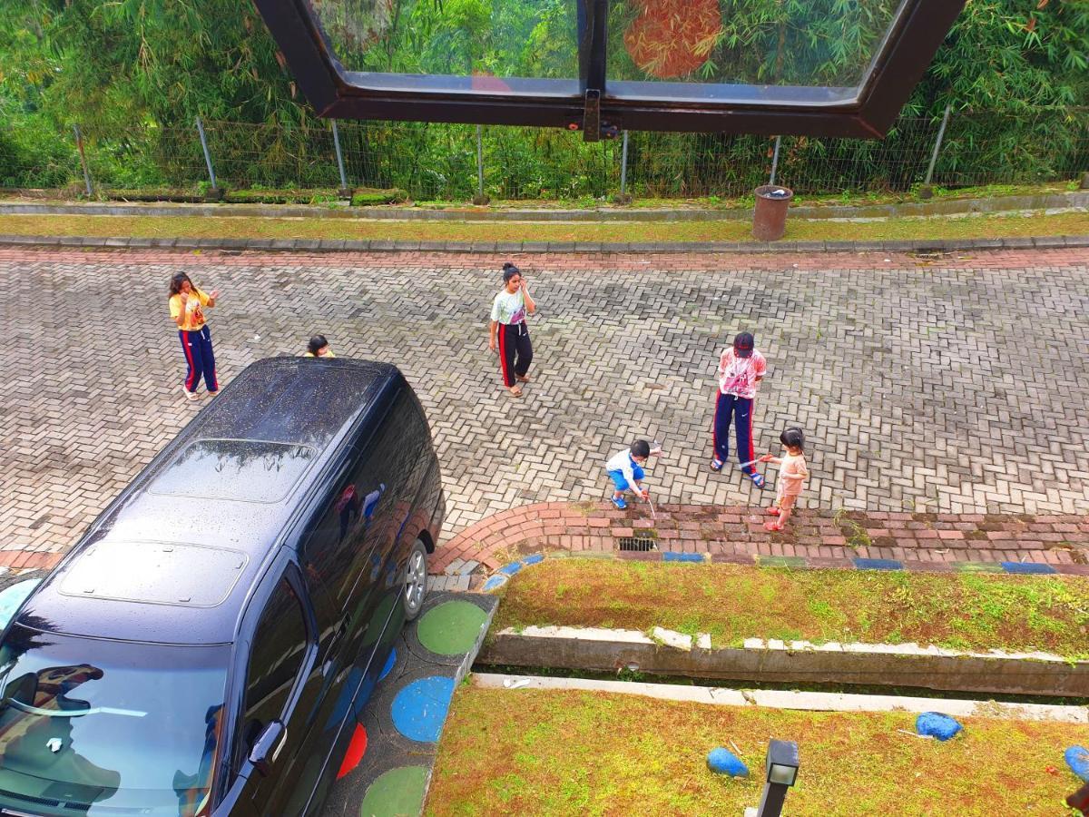 Villa Hello Kitty Kota Bunga Puncak Cinengangirang Εξωτερικό φωτογραφία