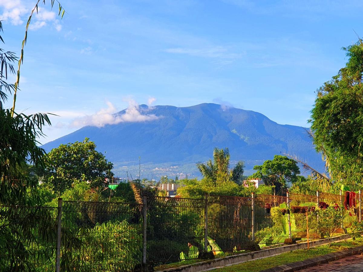 Villa Hello Kitty Kota Bunga Puncak Cinengangirang Εξωτερικό φωτογραφία