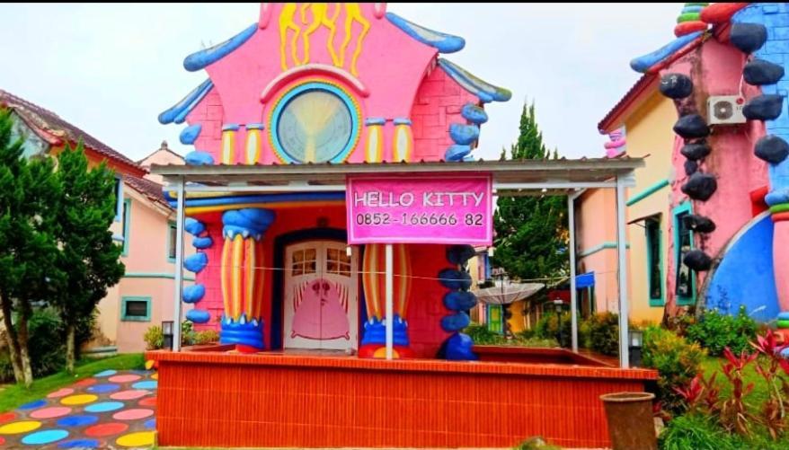 Villa Hello Kitty Kota Bunga Puncak Cinengangirang Εξωτερικό φωτογραφία