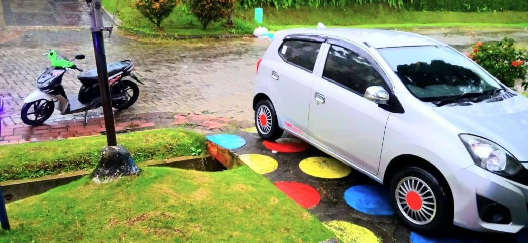 Villa Hello Kitty Kota Bunga Puncak Cinengangirang Εξωτερικό φωτογραφία