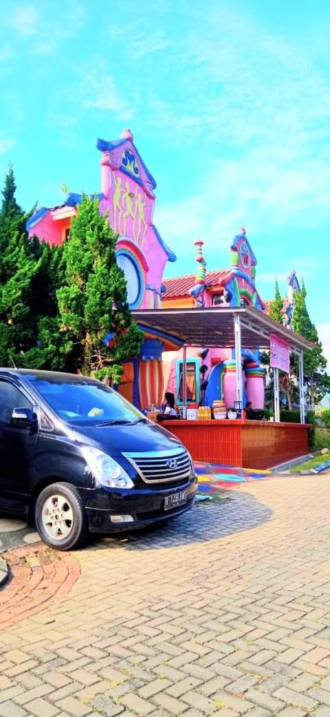Villa Hello Kitty Kota Bunga Puncak Cinengangirang Εξωτερικό φωτογραφία