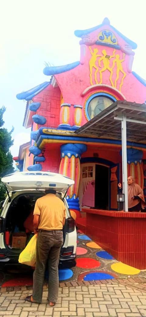 Villa Hello Kitty Kota Bunga Puncak Cinengangirang Εξωτερικό φωτογραφία