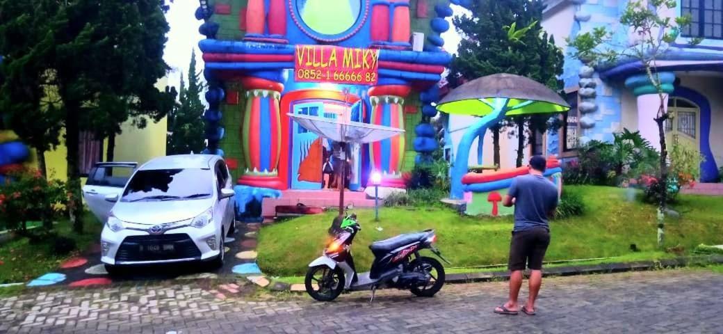 Villa Hello Kitty Kota Bunga Puncak Cinengangirang Εξωτερικό φωτογραφία