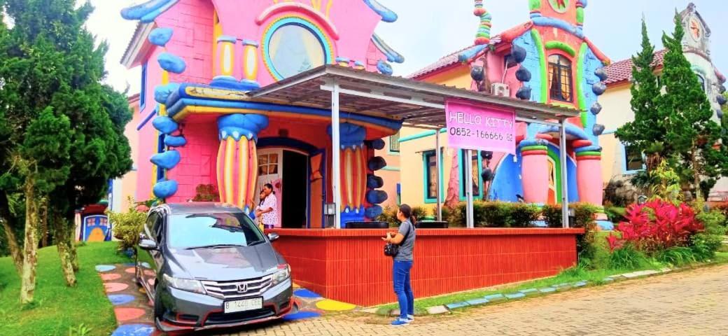 Villa Hello Kitty Kota Bunga Puncak Cinengangirang Εξωτερικό φωτογραφία