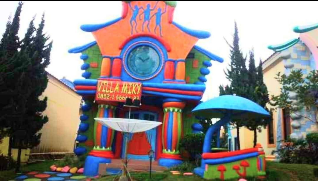 Villa Hello Kitty Kota Bunga Puncak Cinengangirang Εξωτερικό φωτογραφία